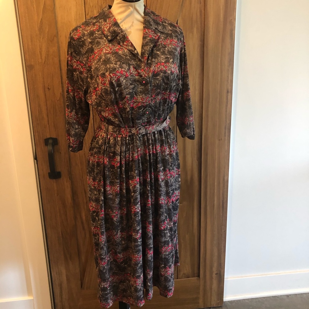Vintage Collared Dress with Belt
